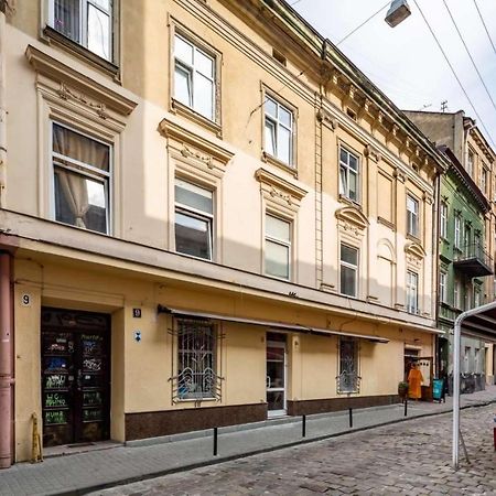 Братів Рогатинців 9/1 Leopoli Esterno foto
